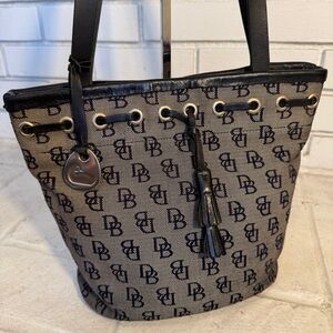 Dooney & Bourke Signature Logo Bucket Bag Black Leather Strap Shoulder Bag Purse